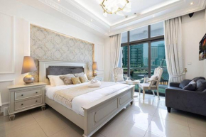 Classic Charm a Studio with Iconic Marina Views
